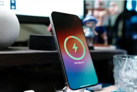尖草坪苹果15换屏服务分享用什么充电器给iPhone15充电更好 